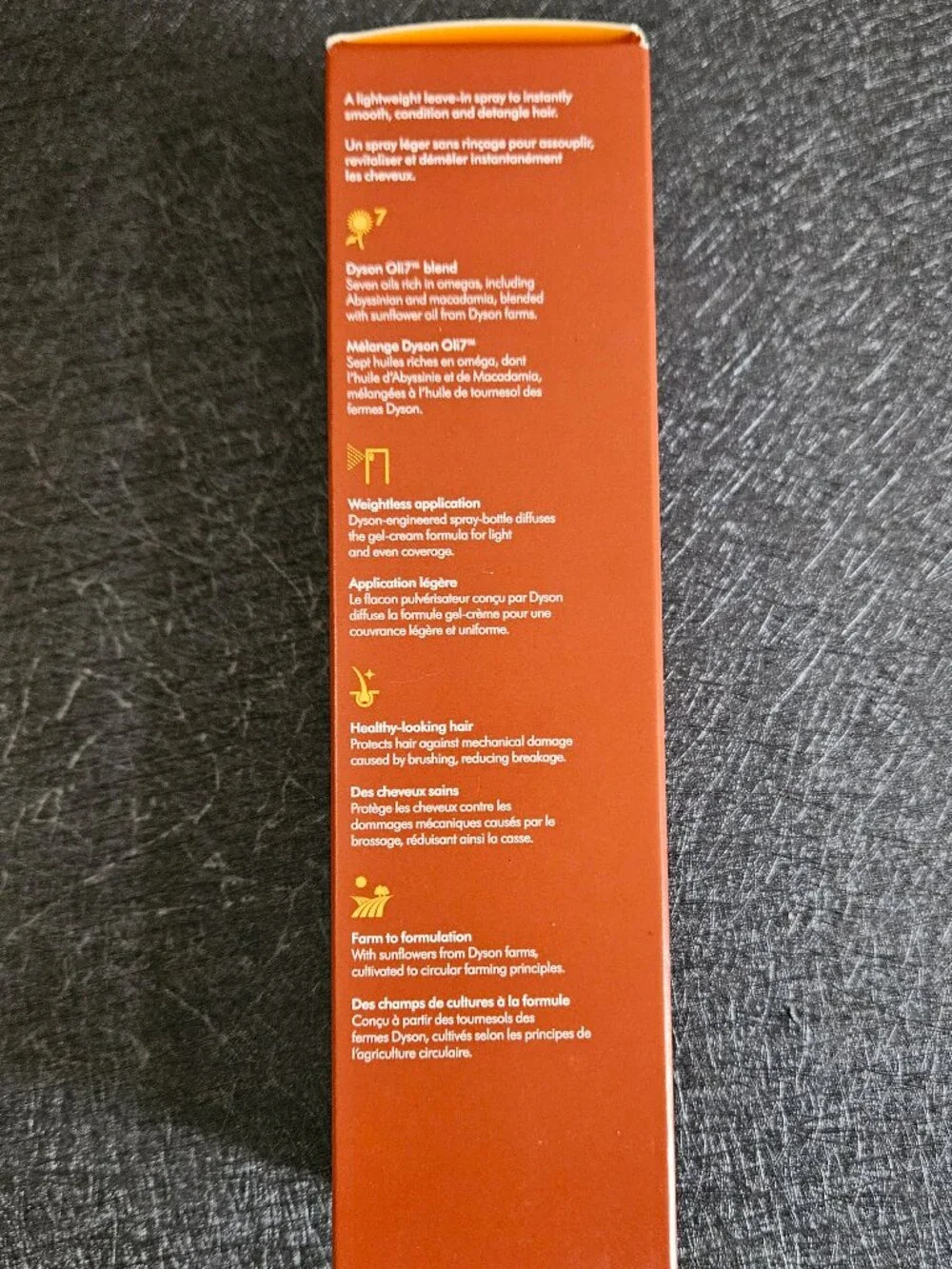 Dyson Omega™ Leave-In Conditioner Spray - Picture 3 of 9